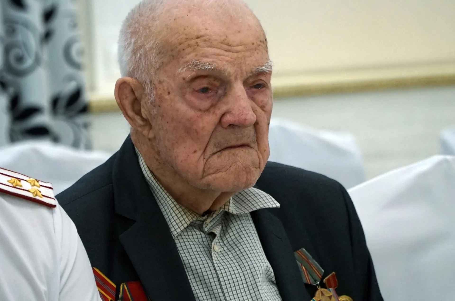 В Бийске в преддверии 9 мая поздравили 101-летнего ветерана В Бийске в преддверии 9 мая поздравили 101-летнего ветерана