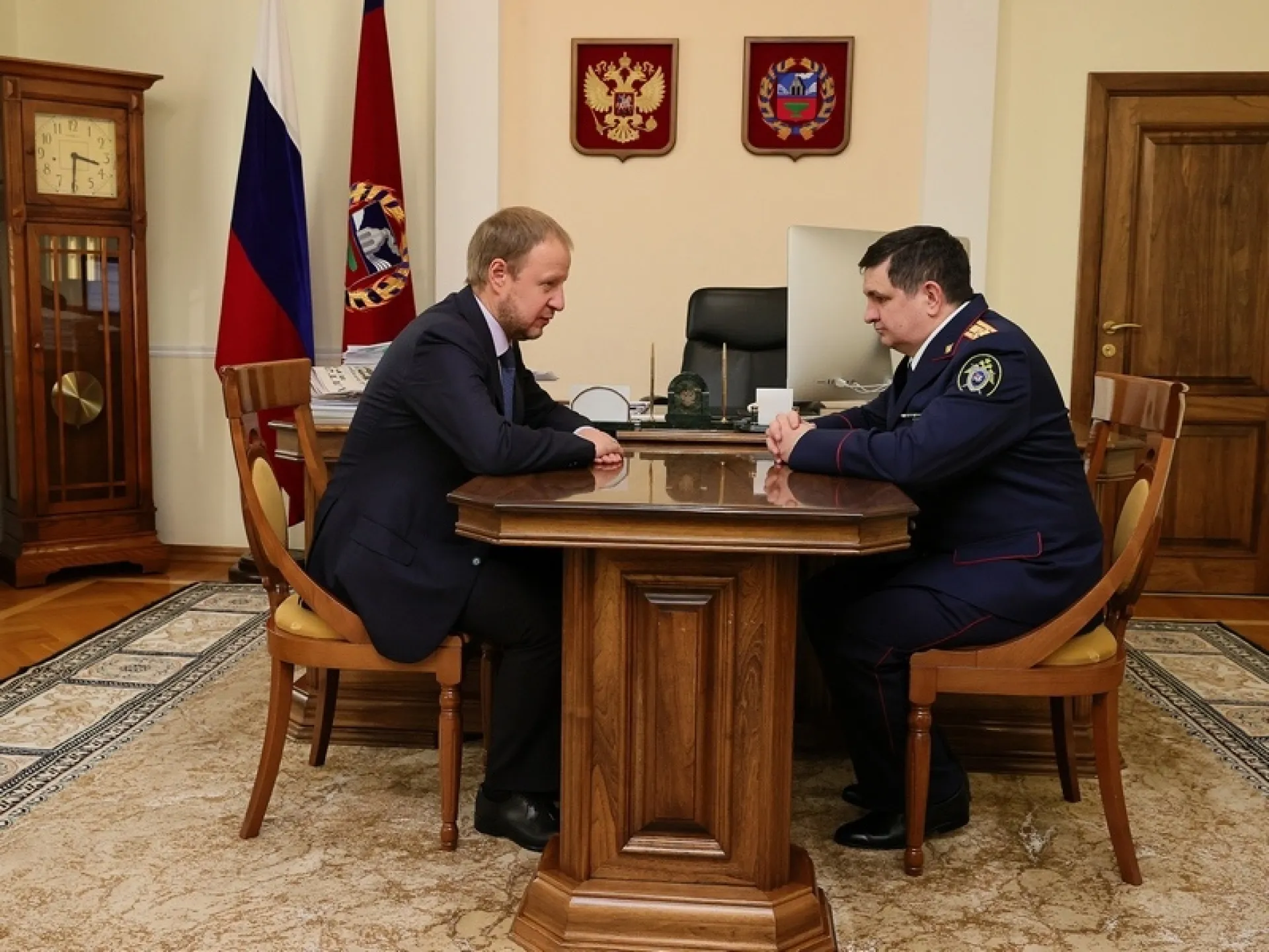 Виктор Томенко провел рабочую встречу c руководителем следственного управления Следственного комитета России по Алтайскому краю Игорем Колесниченко