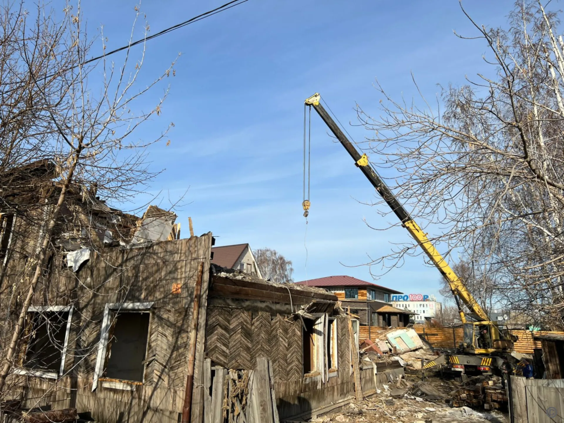 Два аварийных дома сносят в Барнауле