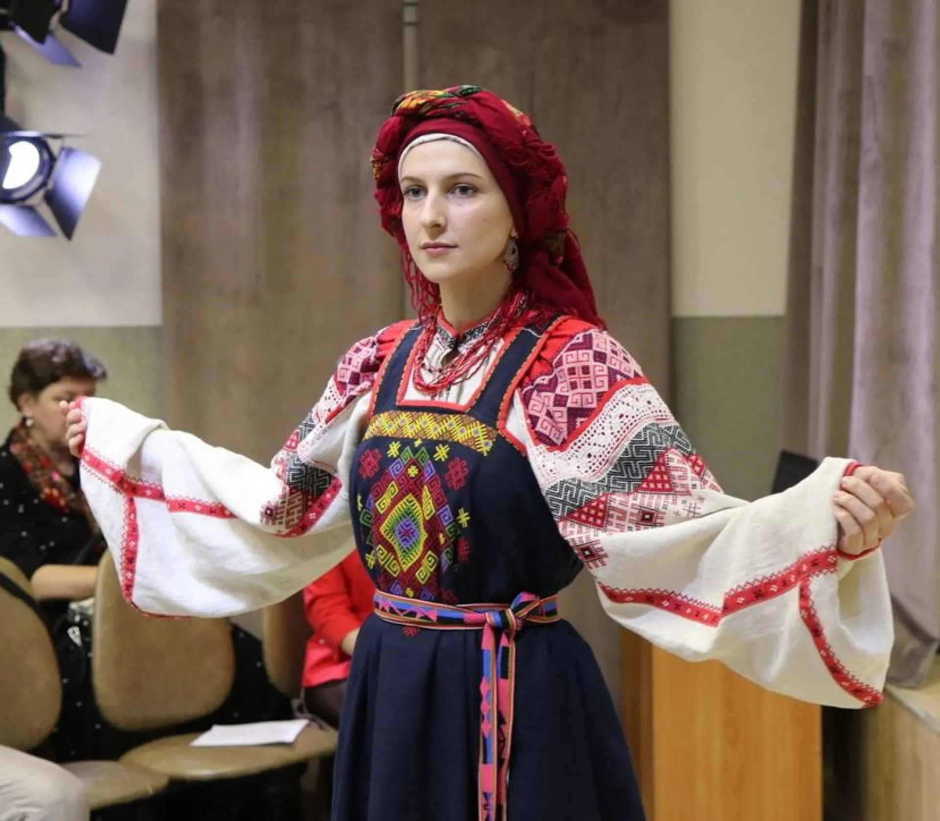 Алтайская вышивальщица представит регион на международной выставке Алтайская вышивальщица представит регион на международной выставке