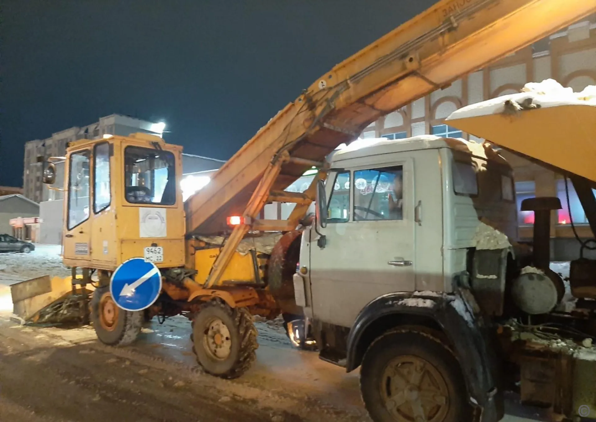 Более 85 тысяч кубометров снега вывезли из Барнаула за новогодние праздники Более 85 тысяч кубометров снега вывезли из Барнаула за новогодние праздники
