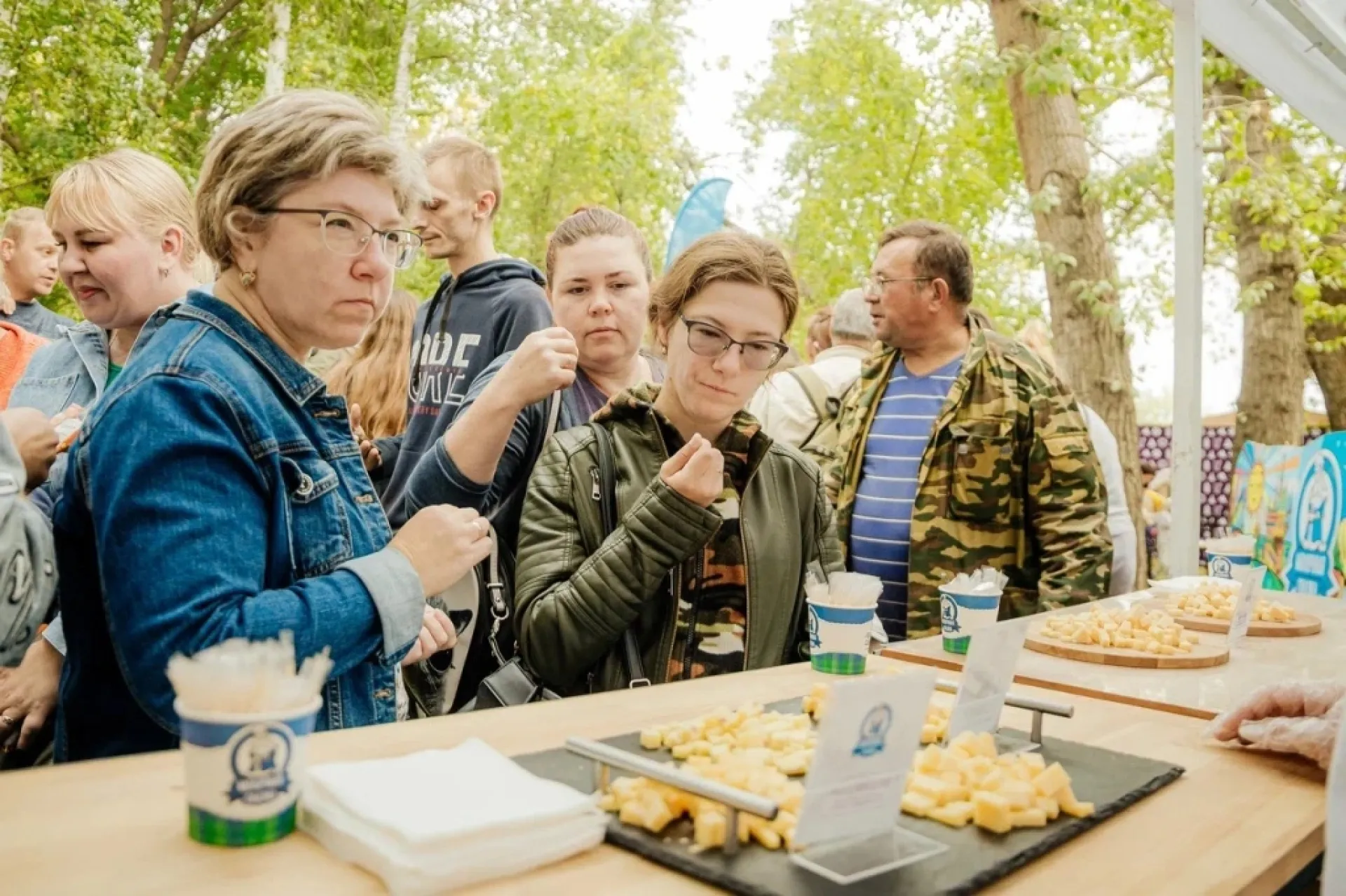 Более двух с половиной тонн продукции и деликатесов приобрели гости гастрономического фестиваля в Барнауле Более двух с половиной тонн продукции и деликатесов приобрели гости гастрономического фестиваля в Барнауле