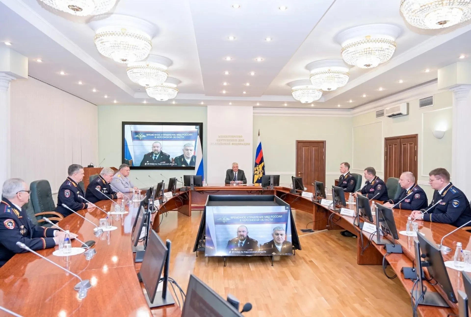 Глава МВД Владимир Колокольцев поздравил сотрудников полиции с профессиональным праздником