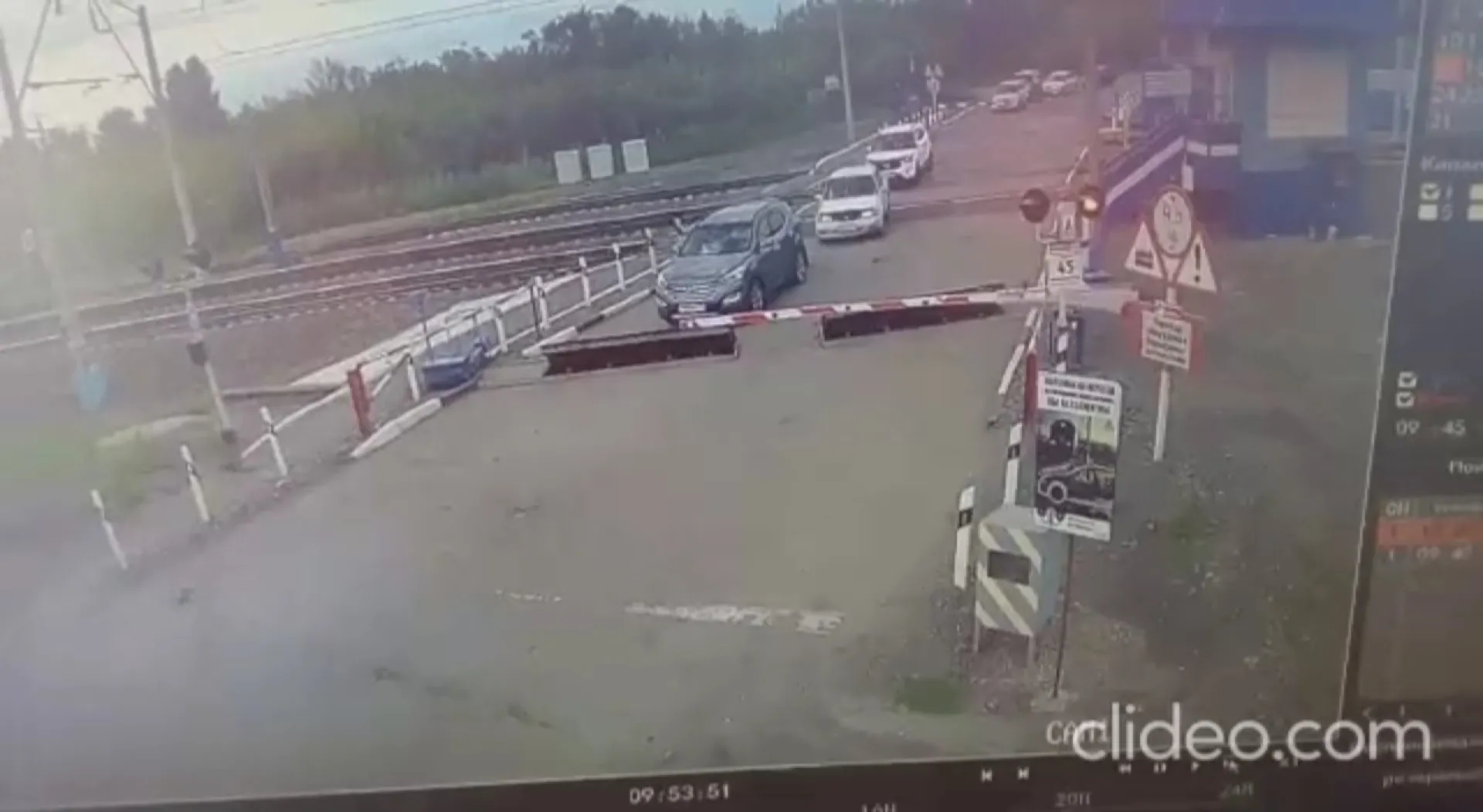 Дежурный по переезду предотвратил столкновение грузового поезда с несколькими автомобилями в Алтайском крае Дежурный по переезду предотвратил столкновение грузового поезда с несколькими автомобилями в Алтайском крае