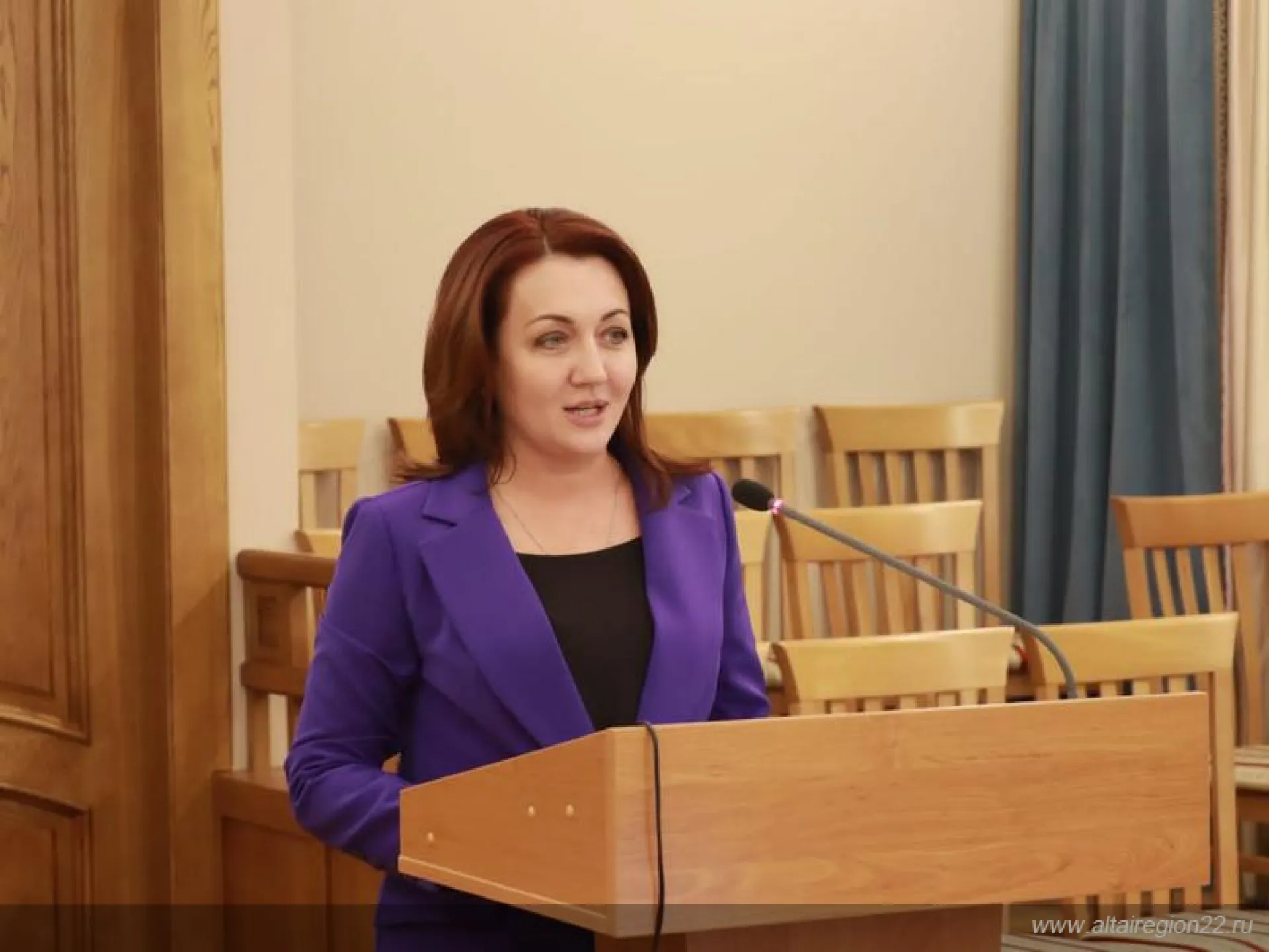 Виктор Томенко обсудил с правительством законопроекты, вошедшие в майскую сессию АКЗС Виктор Томенко обсудил с правительством законопроекты, вошедшие в майскую сессию АКЗС