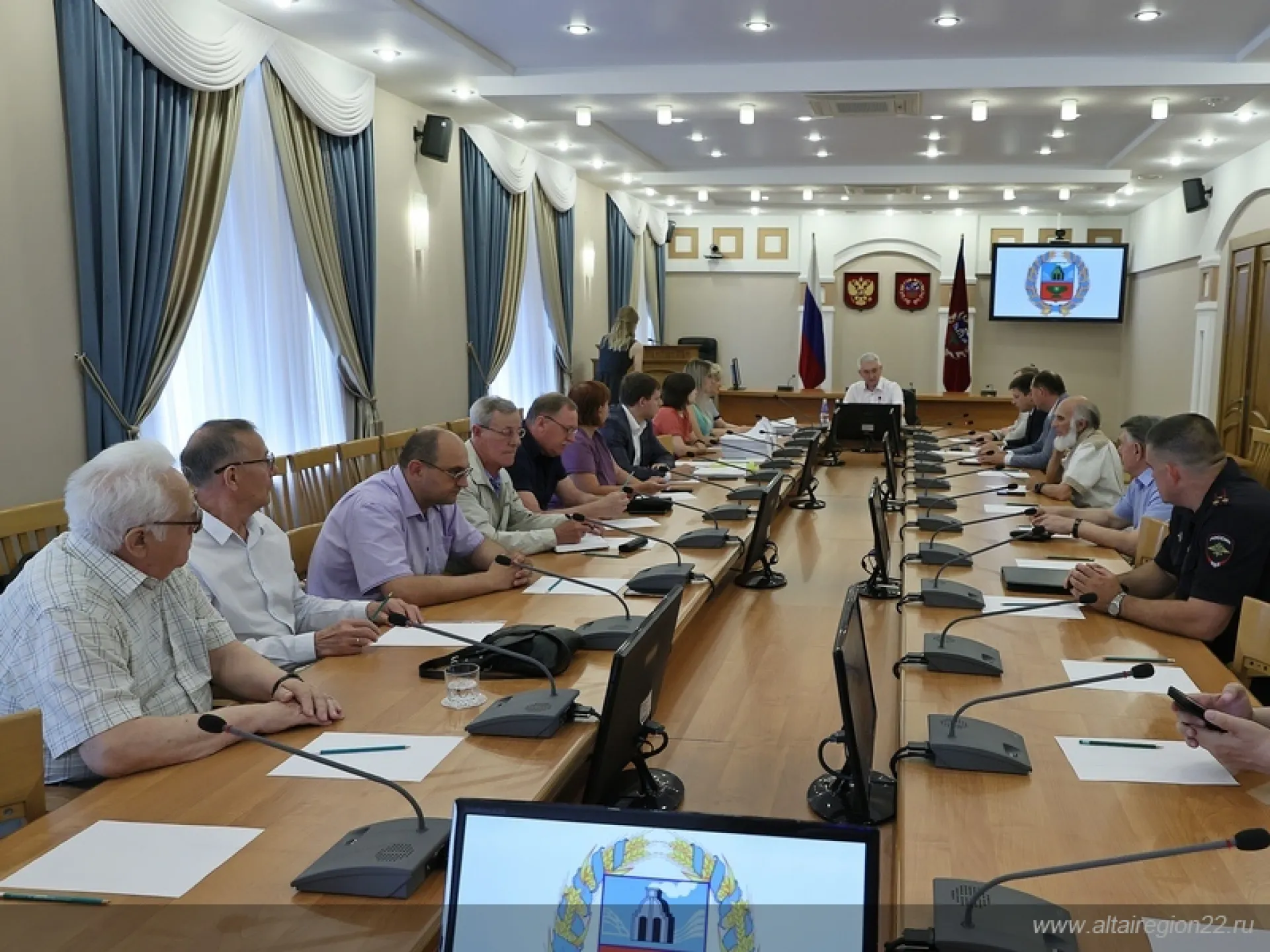 В правительстве Алтайского края состоялось заседание комиссии по наградам 