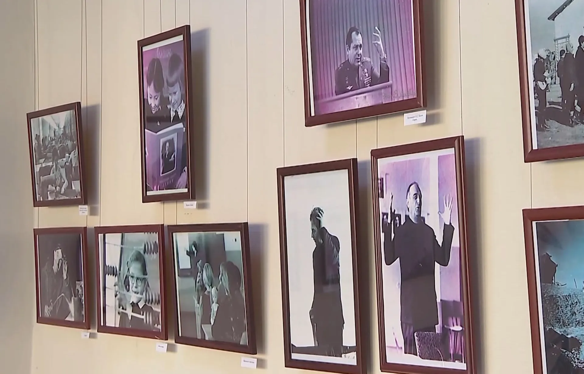 «Я увидел и передал вам это». Уникальную выставку 90-летнего фотографа-любителя открыли в Барнауле «Я увидел и передал вам это». Уникальную выставку 90-летнего фотографа-любителя открыли в Барнауле