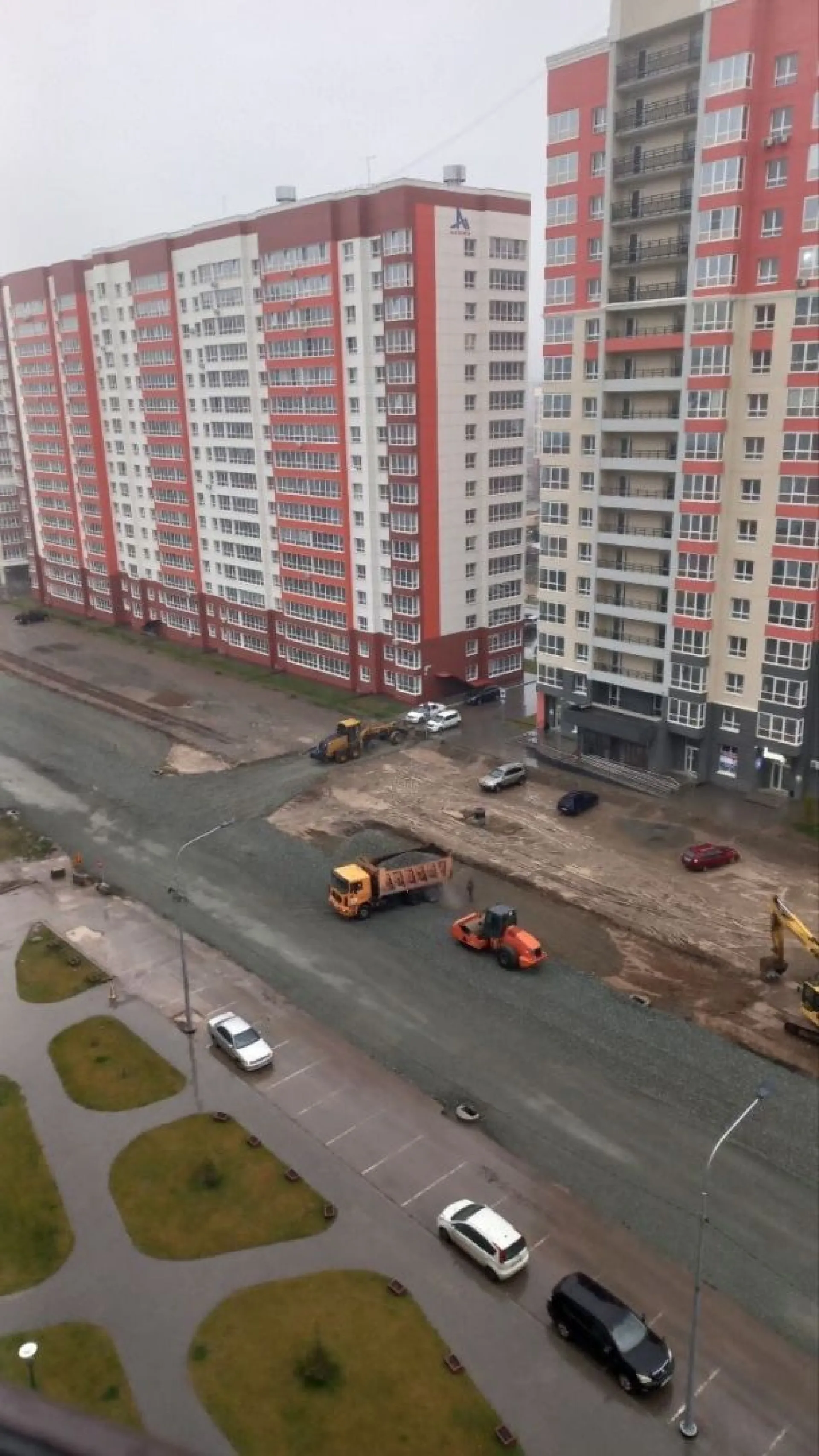 Движение автомобилей временно перекрыли на одной из улиц Барнаула
