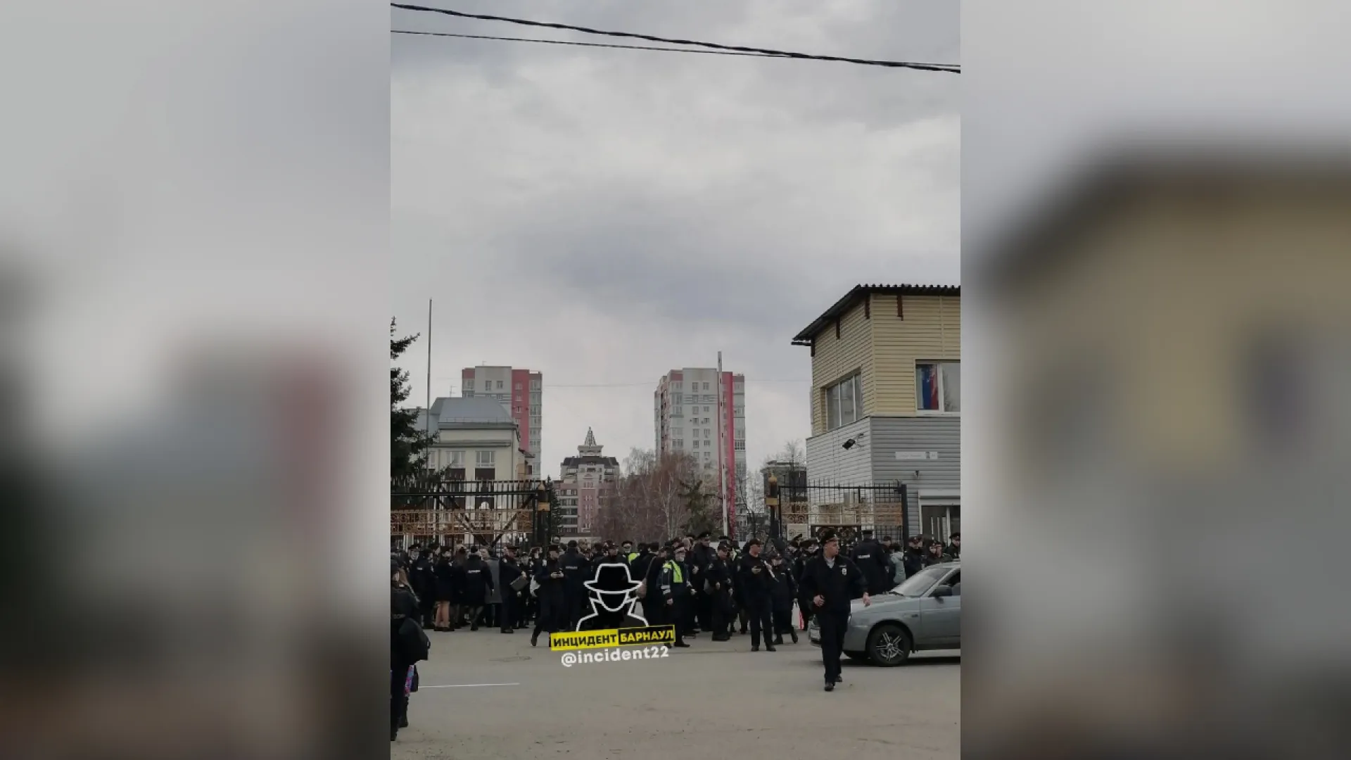 Барнаульский юридический институт эвакуировали после сообщения о минировании Барнаульский юридический институт эвакуировали после сообщения о минировании