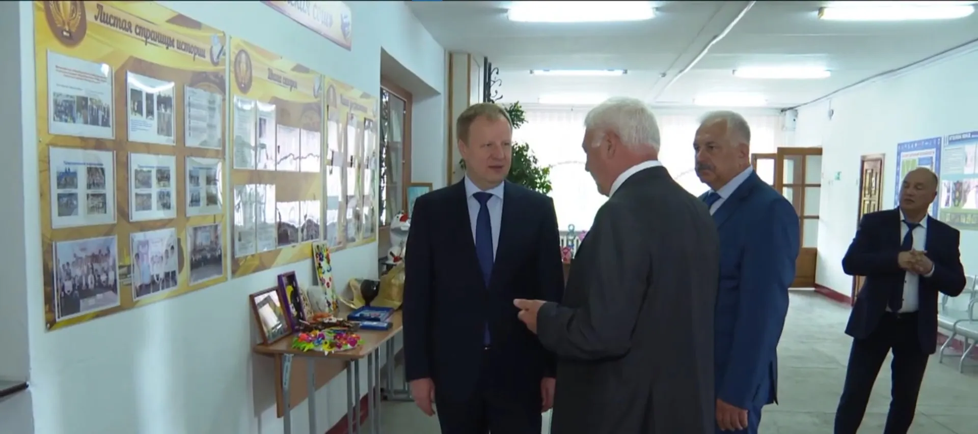 Педагоги школы в селе Советское обратились за помощью к губернатору Виктору Томенко