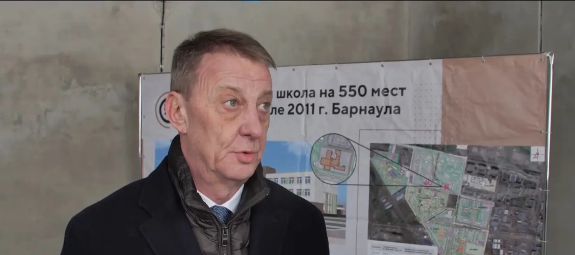 Глава Барнаула Вячеслав Франк посетил строящуюся школу в квартале 2011