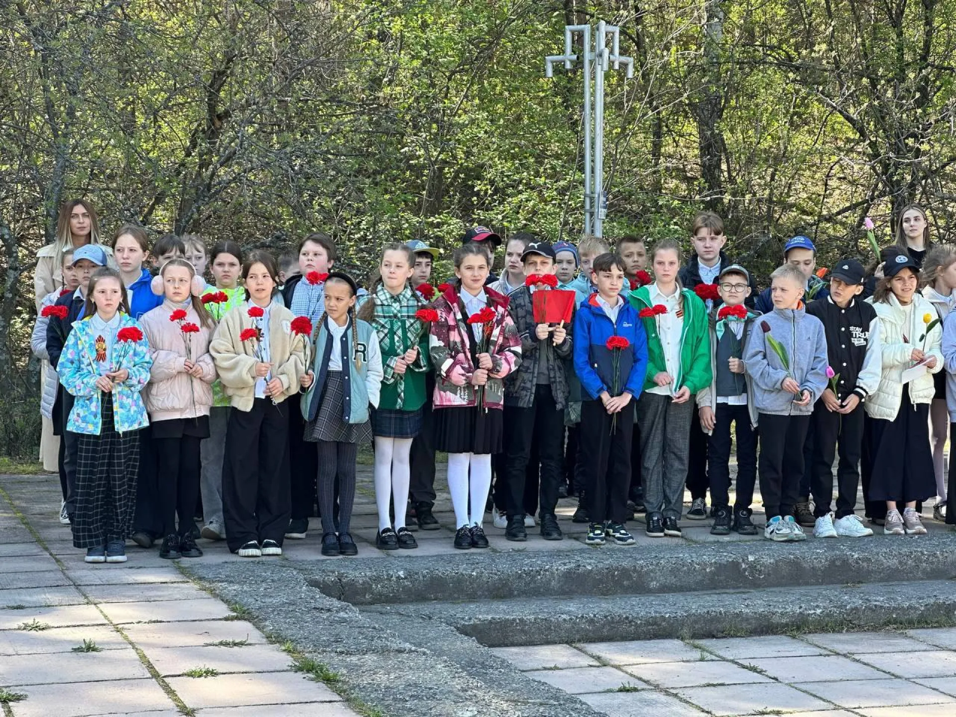 Школьники почтили память участников Великой Отечественной войны в Бийске Школьники почтили память участников Великой Отечественной войны в Бийске