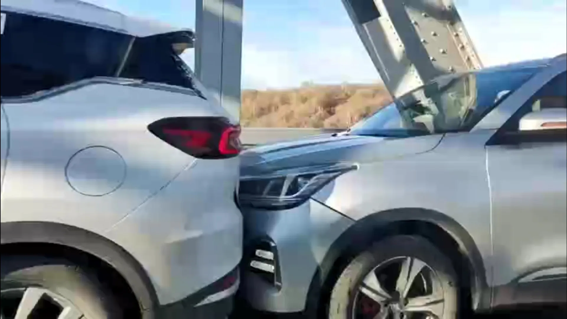 Пять автомобилей врезались друг в друга на Старом мосту в Барнауле Пять автомобилей врезались друг в друга на Старом мосту в Барнауле