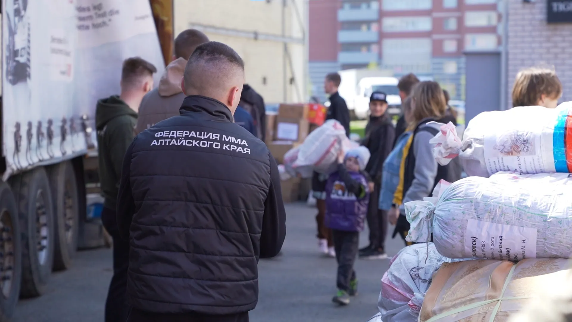 Антидроновые одеяла, квадроциклы, медикаменты. В преддверии 9 Мая из Алтайского края в зону СВО отправили гуманитарный груз Антидроновые одеяла, квадроциклы, медикаменты. В преддверии 9 Мая из Алтайского края в зону СВО отправили гуманитарный груз
