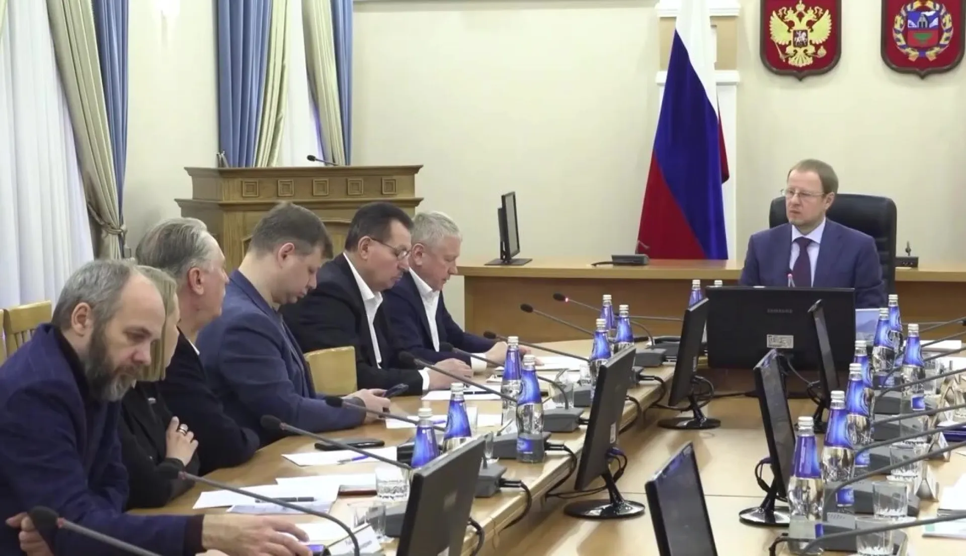 Губернатор Виктор Томенко провел встречу с Советом Общественной палаты Алтайского края Губернатор Виктор Томенко провел встречу с Советом Общественной палаты Алтайского края
