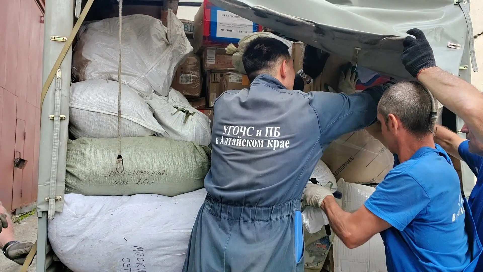 Более 40 тонн груза отправили в зону проведения специальной военной операции из Барнаула