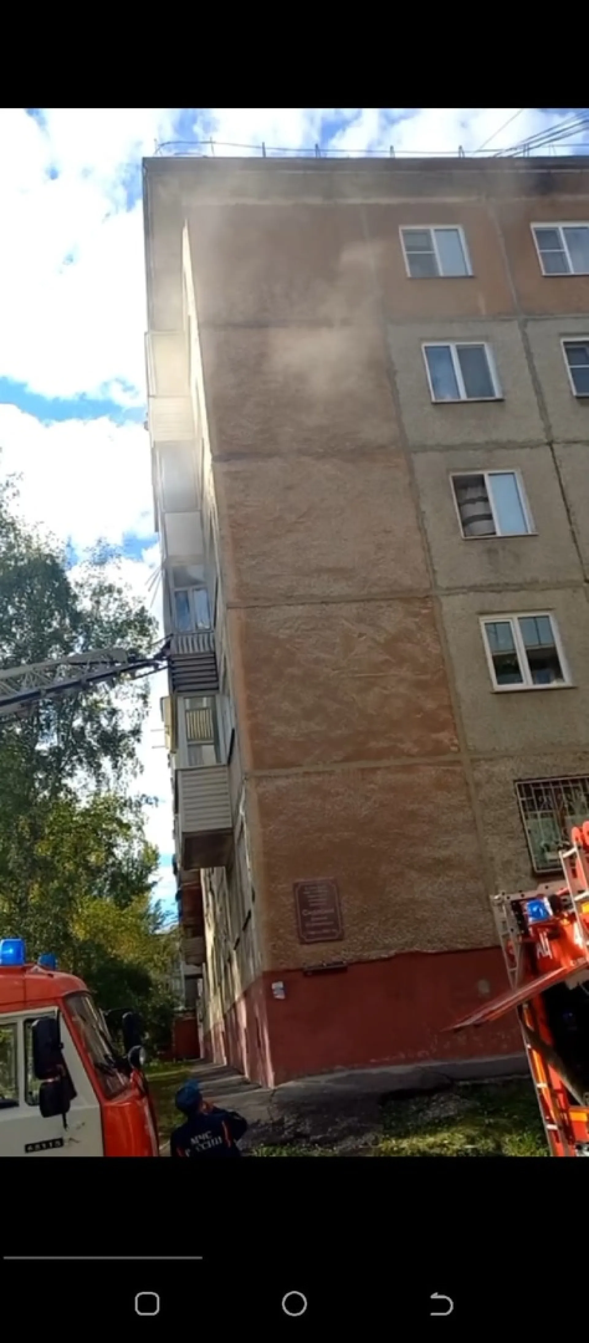 Возгорание произошло в барнаульской пятиэтажке Возгорание произошло в барнаульской пятиэтажке