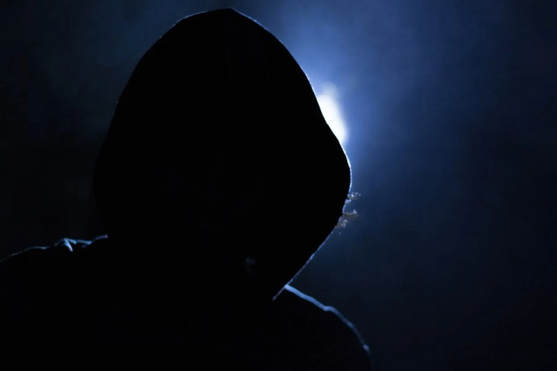 В соцсетях рассказали странную историю похищения человека возле барнаульского ТЦ В соцсетях рассказали странную историю похищения человека возле барнаульского ТЦ