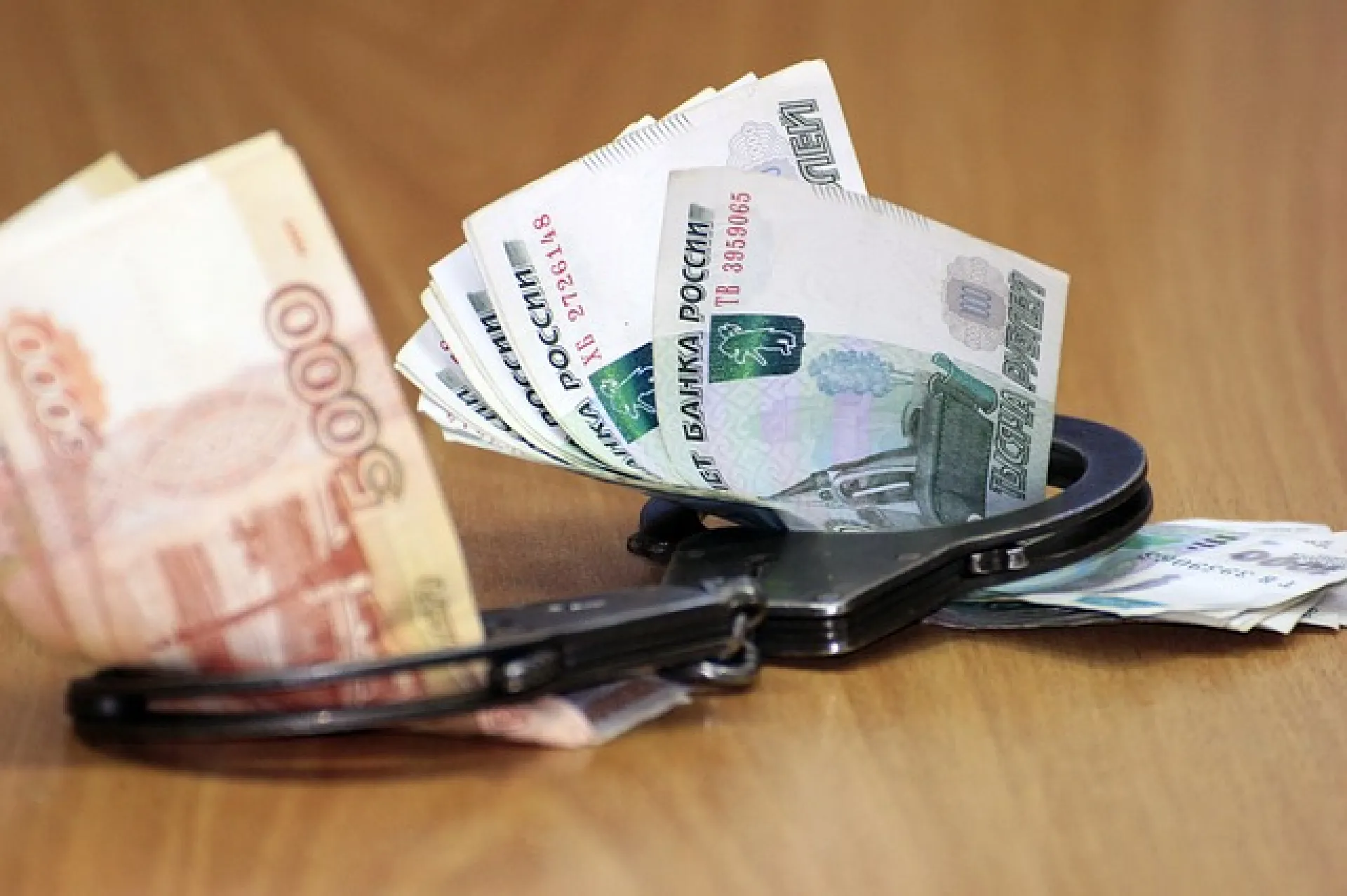 Бывший председатель комитета по физической культуре и спорту администрации Барнаула отделался штрафом за получение взяток