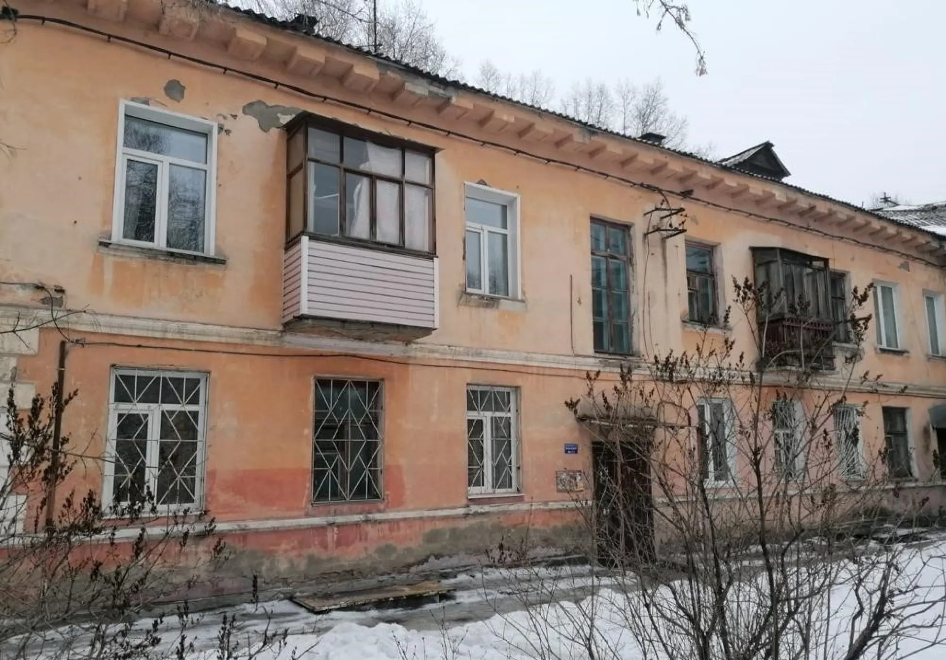 Потолок обрушился в одном из жилых домов Рубцовска