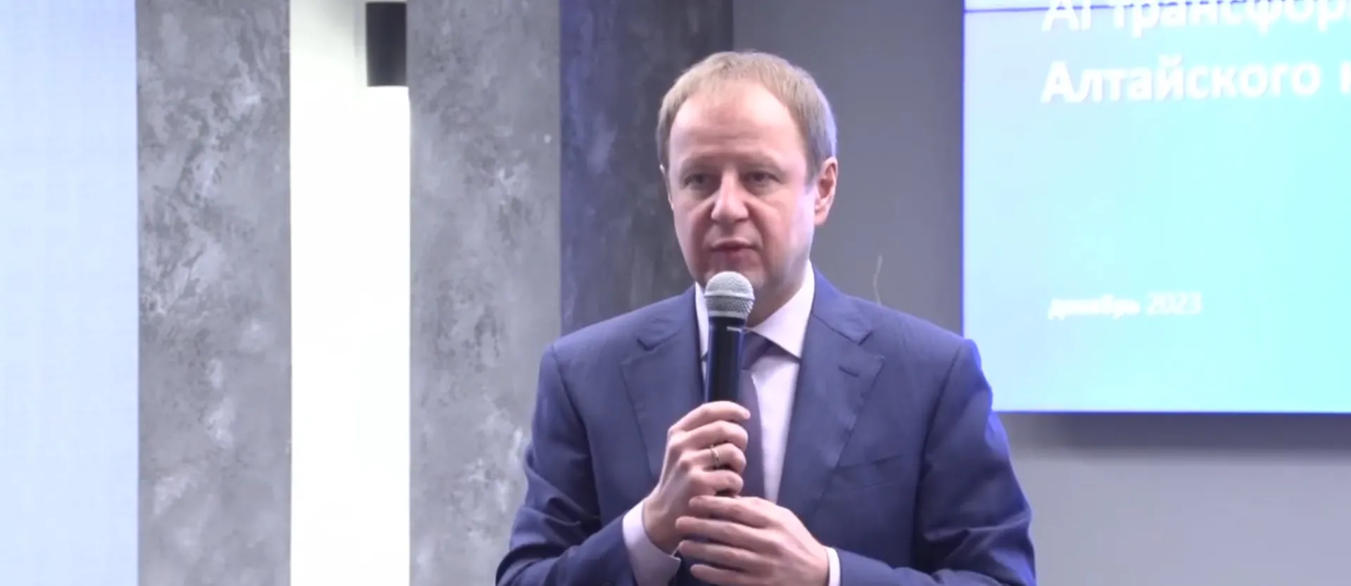 Виктор Томенко поприветствовал участников дизайн-сессии по внедрению искусственного интеллекта в Алтайском крае 