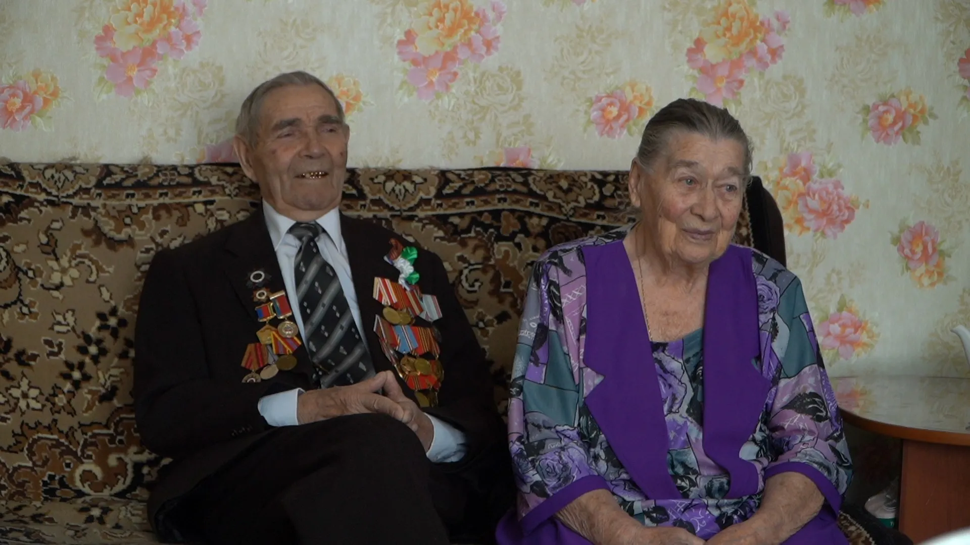 Медали к 80-летию Победы вручили супругам из Новоалтайска, прожившим вместе больше 70 лет