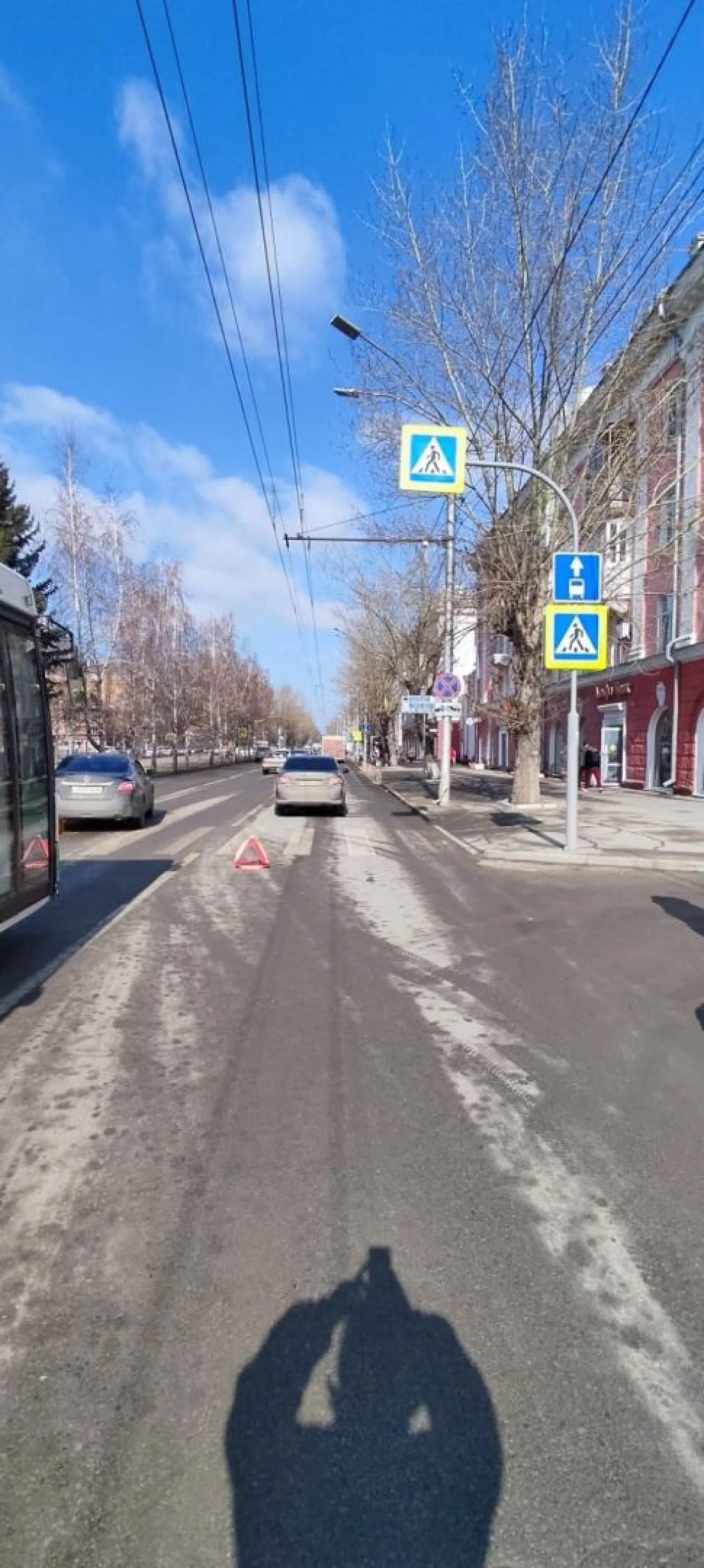 Девушка попала под колёса автомобиля в центре Барнаула
