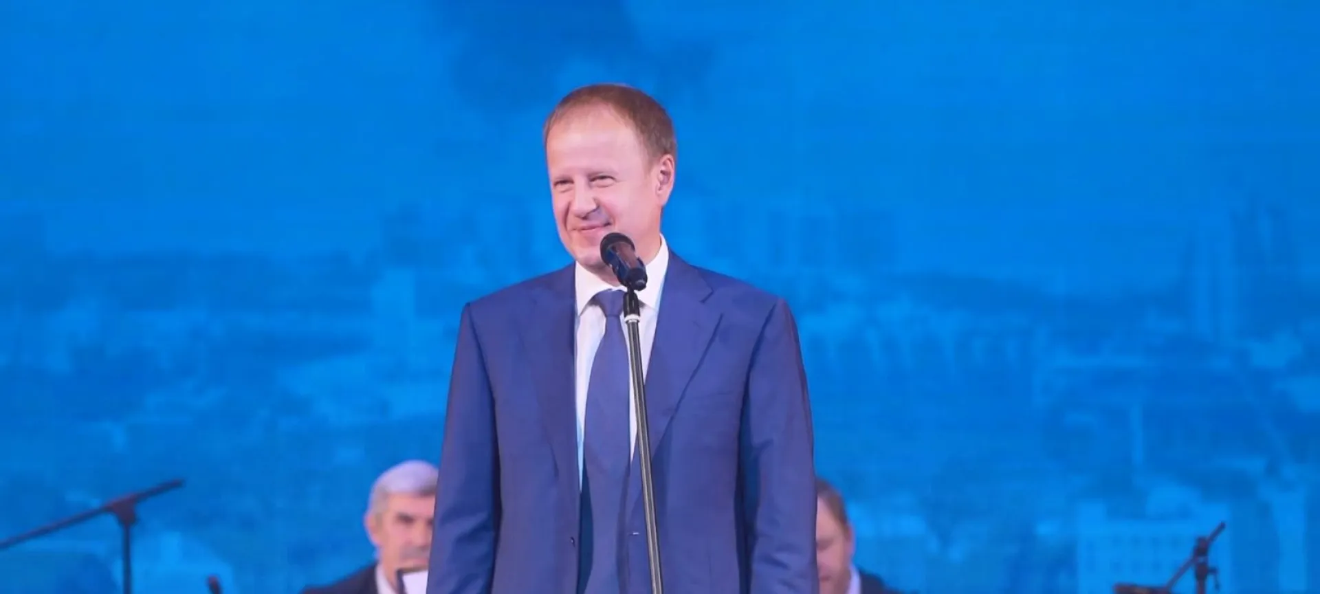 Губернатор Алтайского края Виктор Томенко вручил государственные награды жителям Барнаула в День города