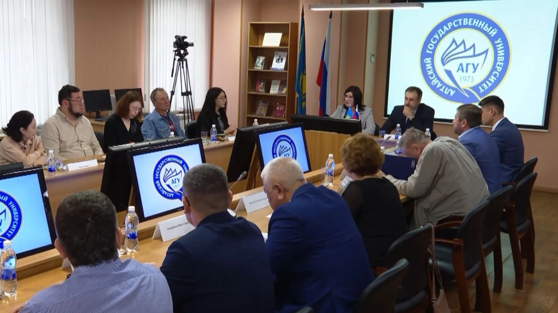 Делегация журналистов и представителей сферы образования из Казахстана посетили АлтГУ Делегация журналистов и представителей сферы образования из Казахстана посетили АлтГУ