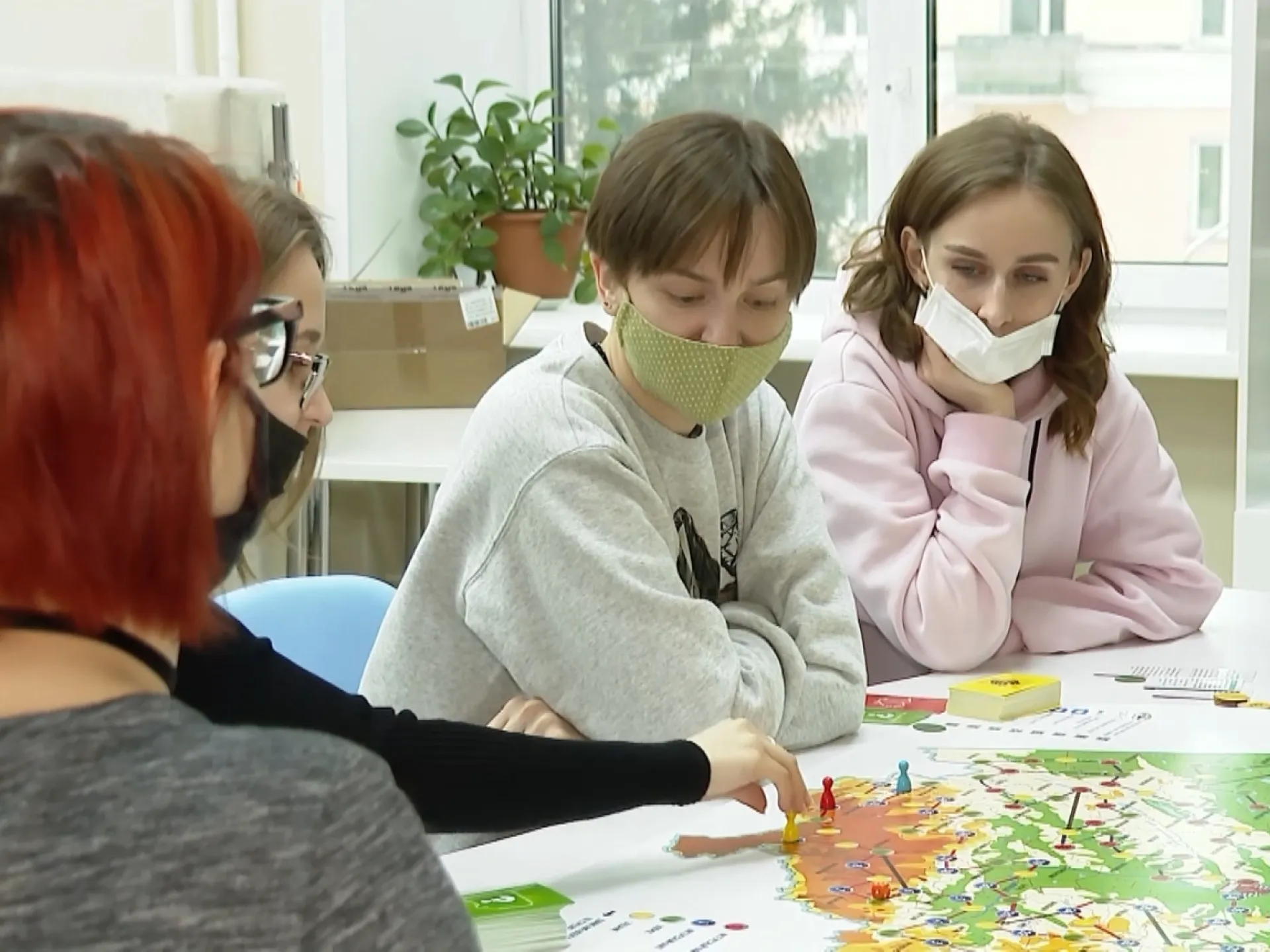 Настольную игру-путешествие по Алтайскому краю создали в «Шишковке»