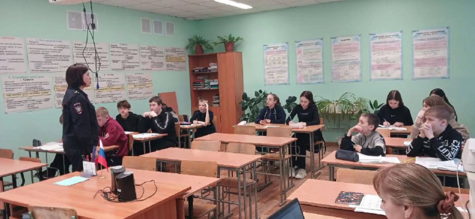 Транспортные полицейские присоединились к акции «Студенческий десант» в Алтайском крае Транспортные полицейские присоединились к акции «Студенческий десант» в Алтайском крае