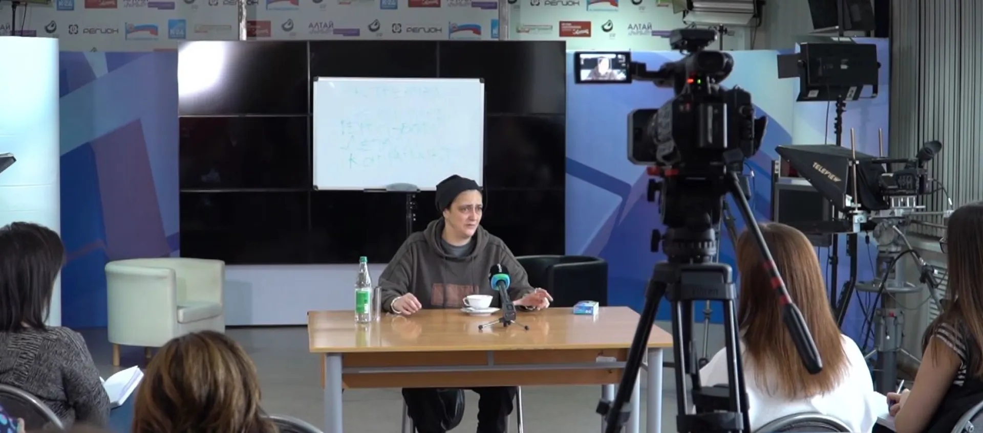 Кинорежиссер и сценарист Екатерина Шагалова провела мастер-класс для команды телеканала «Катунь 24»
