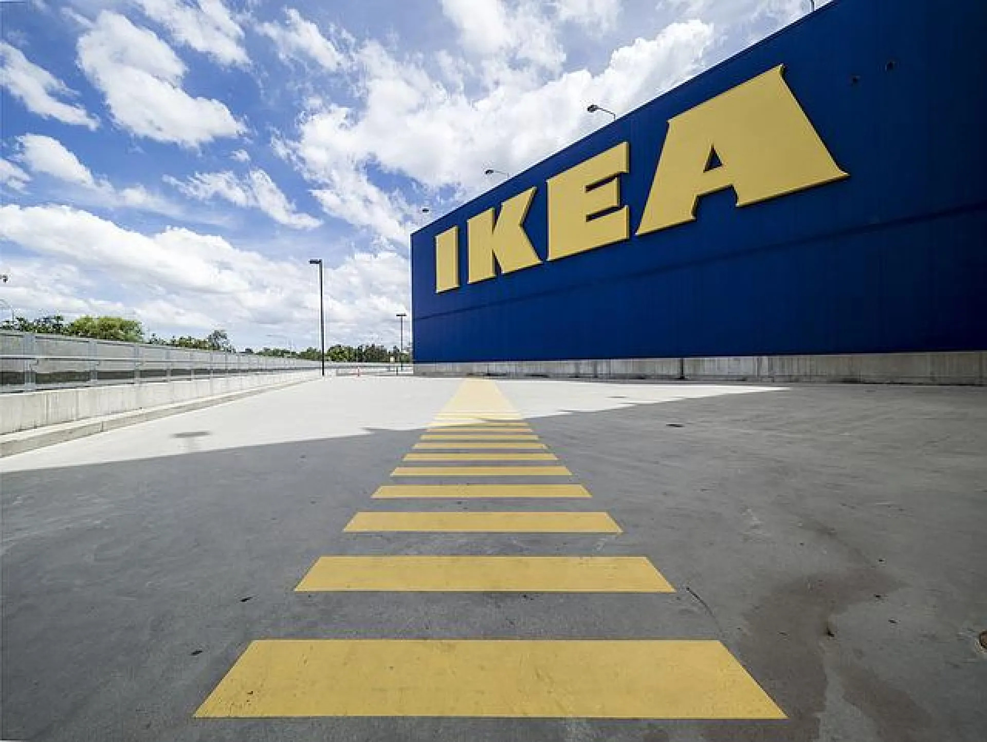IKEA продлила выплаты зарплат своим сотрудникам