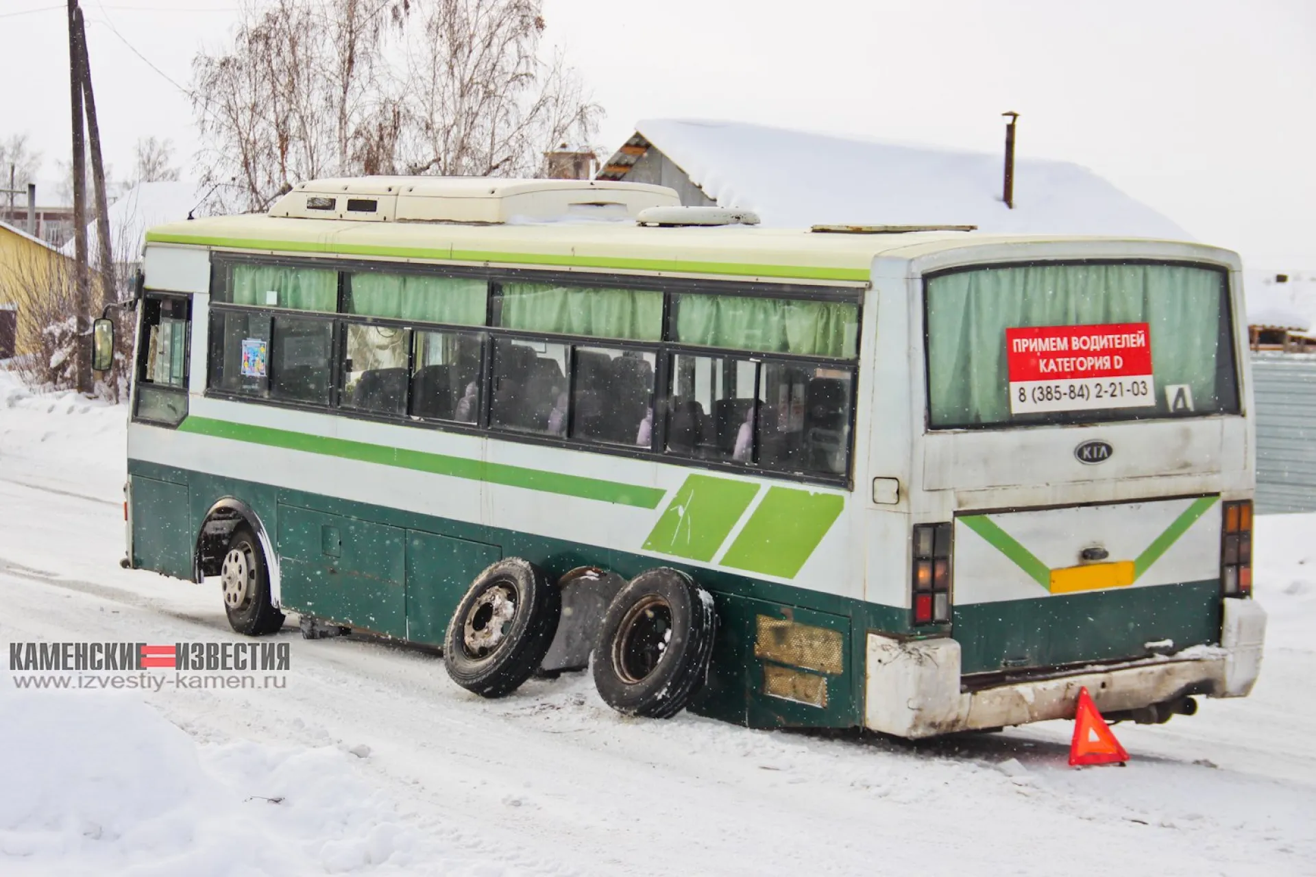 Колесо отвалилось у автобуса во время движения в Камне-на-Оби