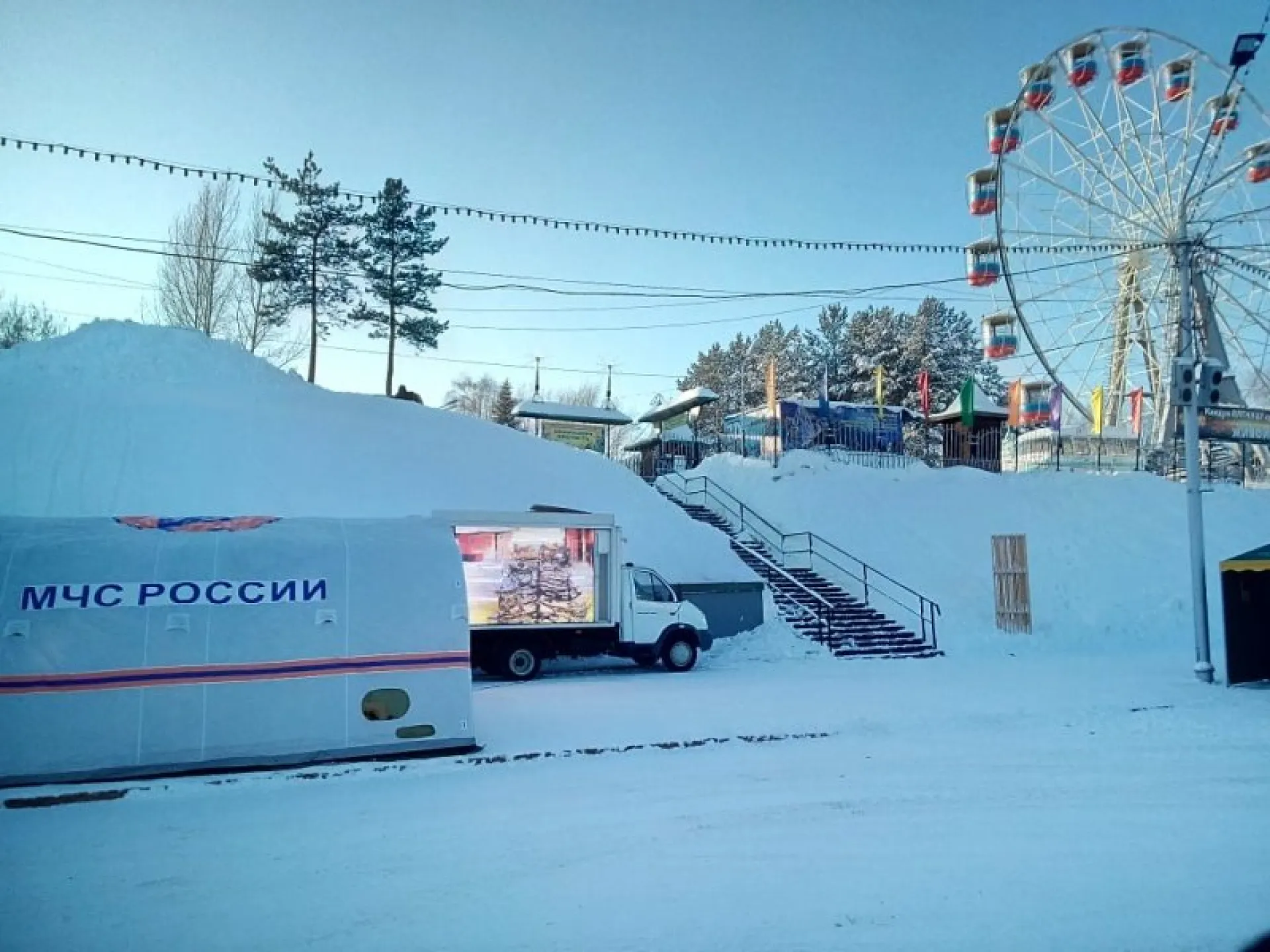 Пункт обогрева открыло МЧС на площади Сахарова в Барнауле