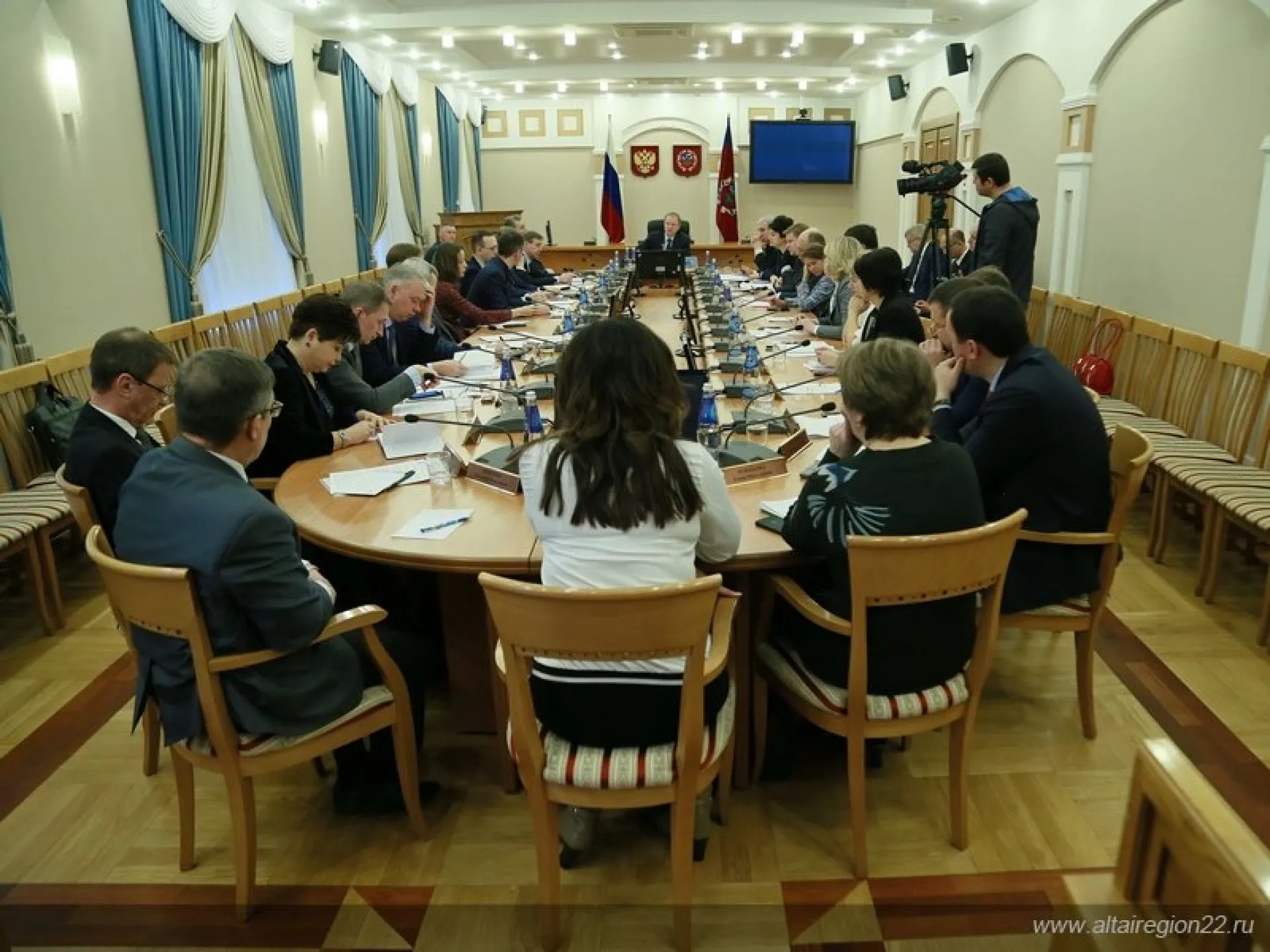 Виктор Томенко поручил усилить темпы очистки дорог от снега в праздничные дни