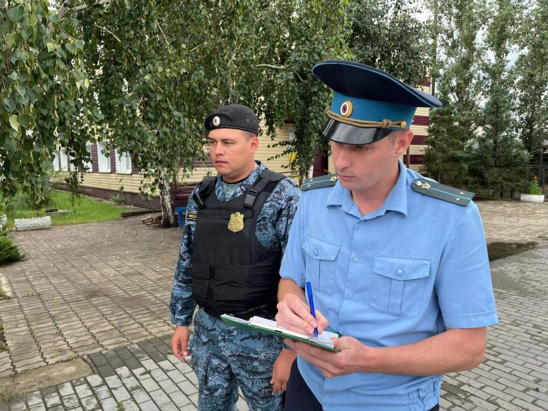 Судебные приставы помогли вернуть долг по зарплате жительнице алтайского села Судебные приставы помогли вернуть долг по зарплате жительнице алтайского села