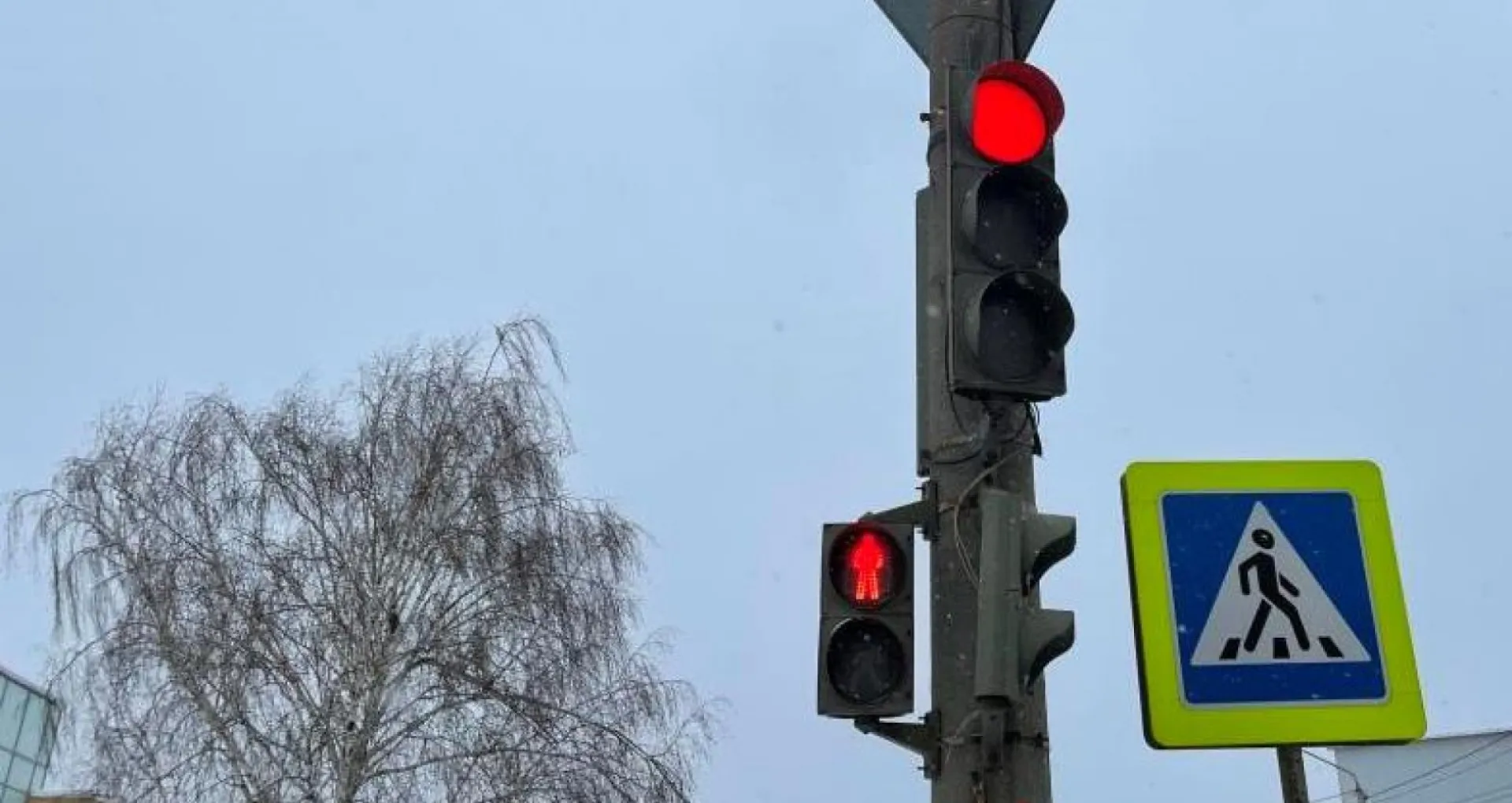 В Барнауле из-за непогоды вышли из строя светофоры В Барнауле из-за непогоды вышли из строя светофоры