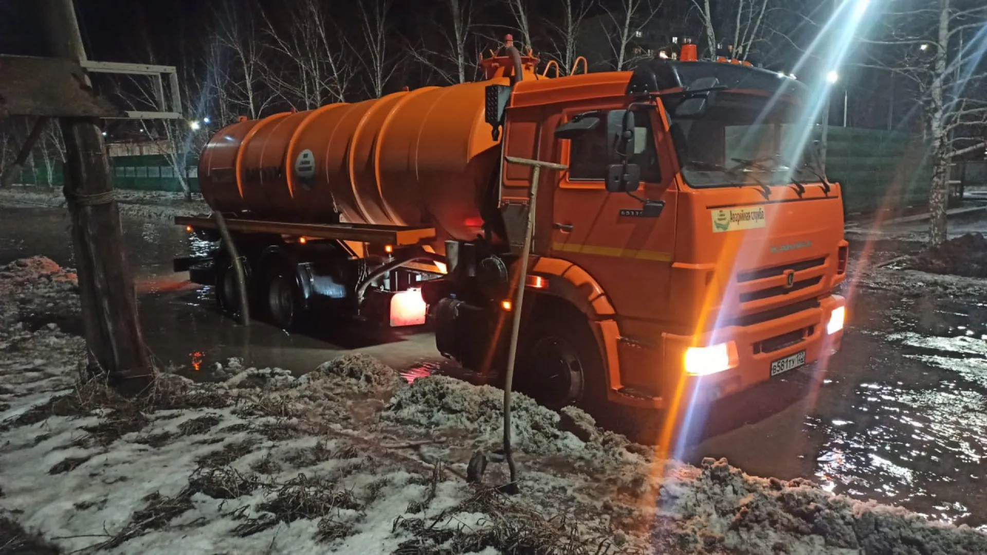Талые воды откачивают с улиц Бийска Талые воды откачивают с улиц Бийска