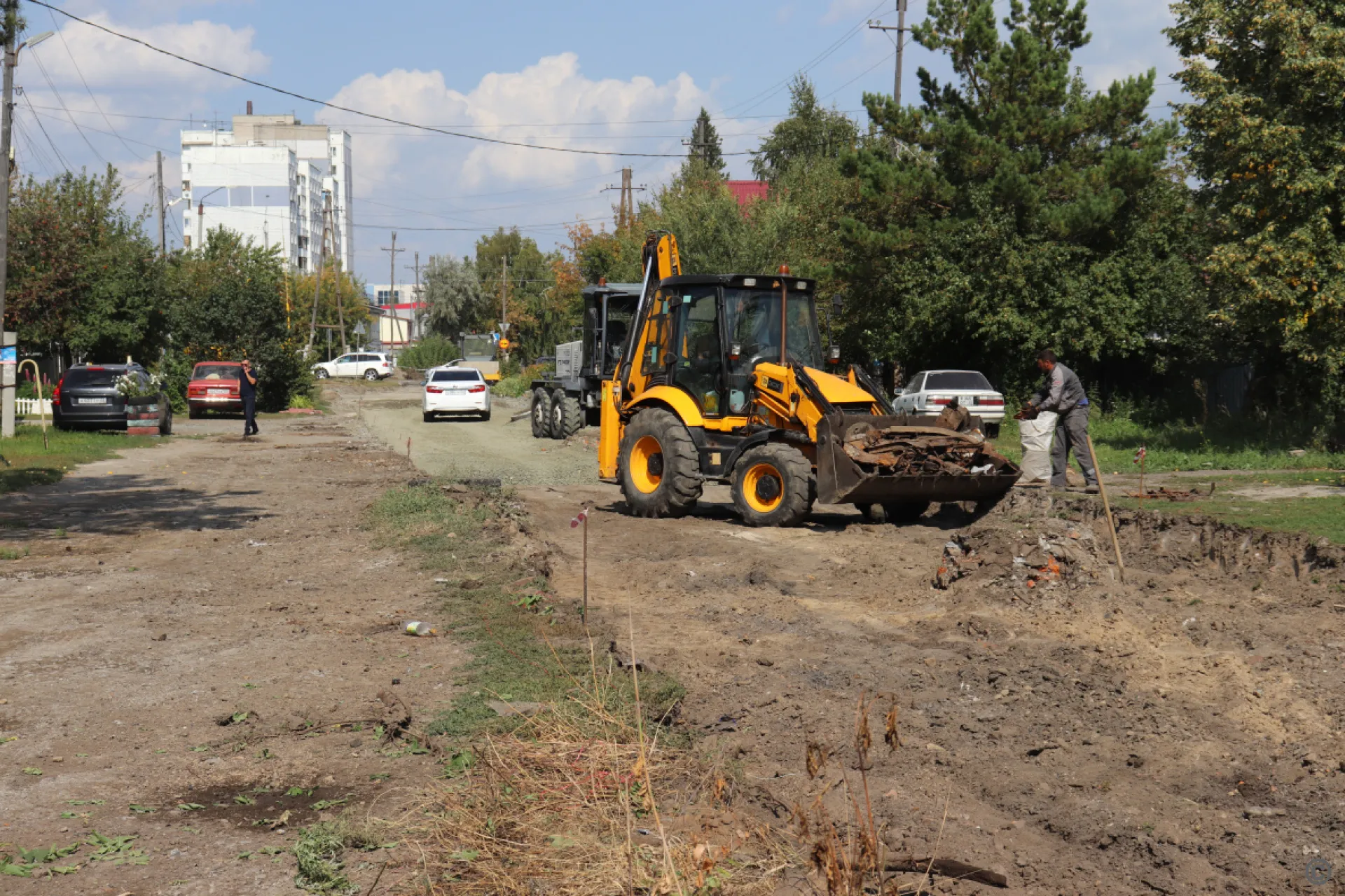 Асфальтирование дороги началось в частном секторе в Барнауле