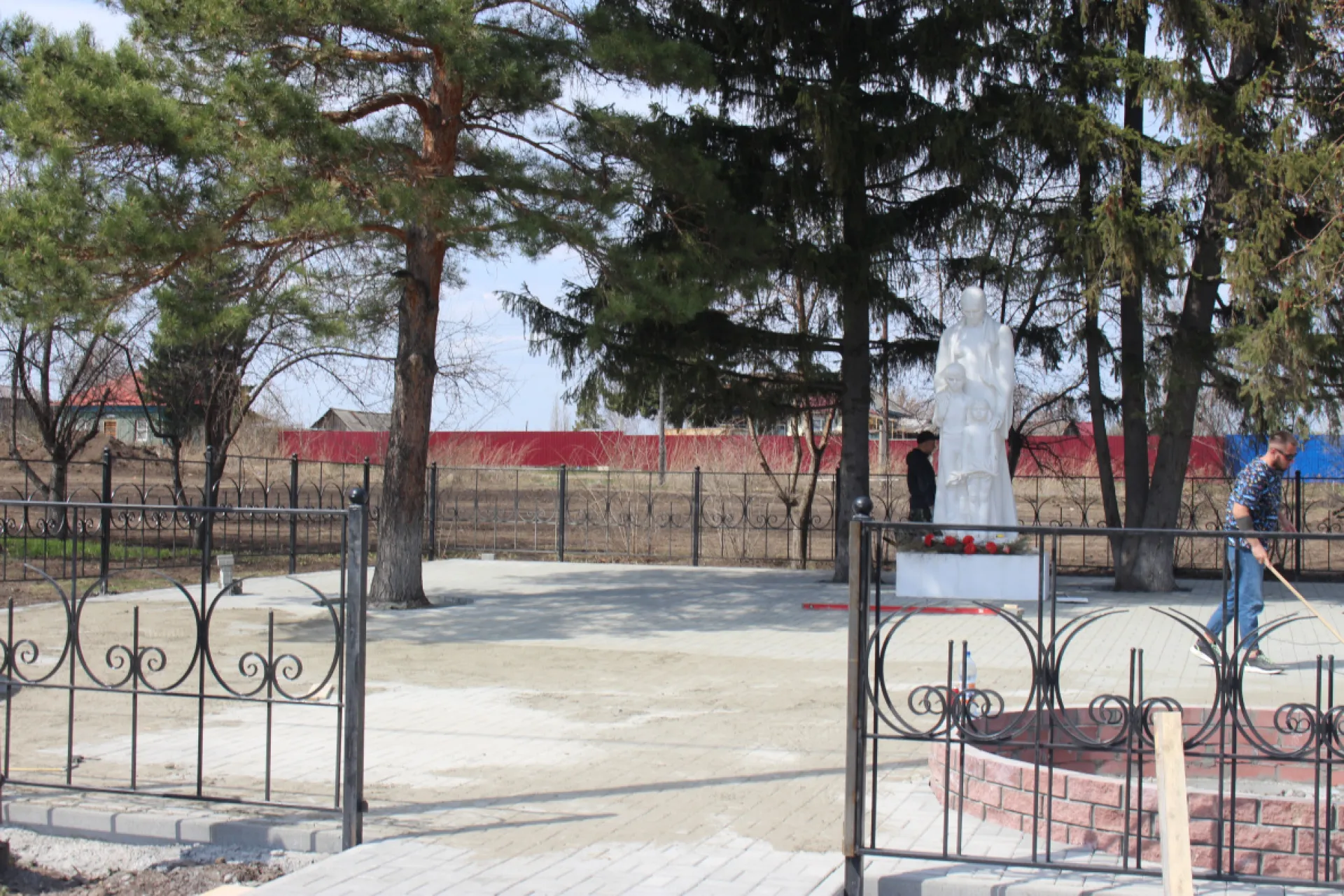 Памятники и мемориалы ремонтируют в Барнауле Памятники и мемориалы ремонтируют в Барнауле