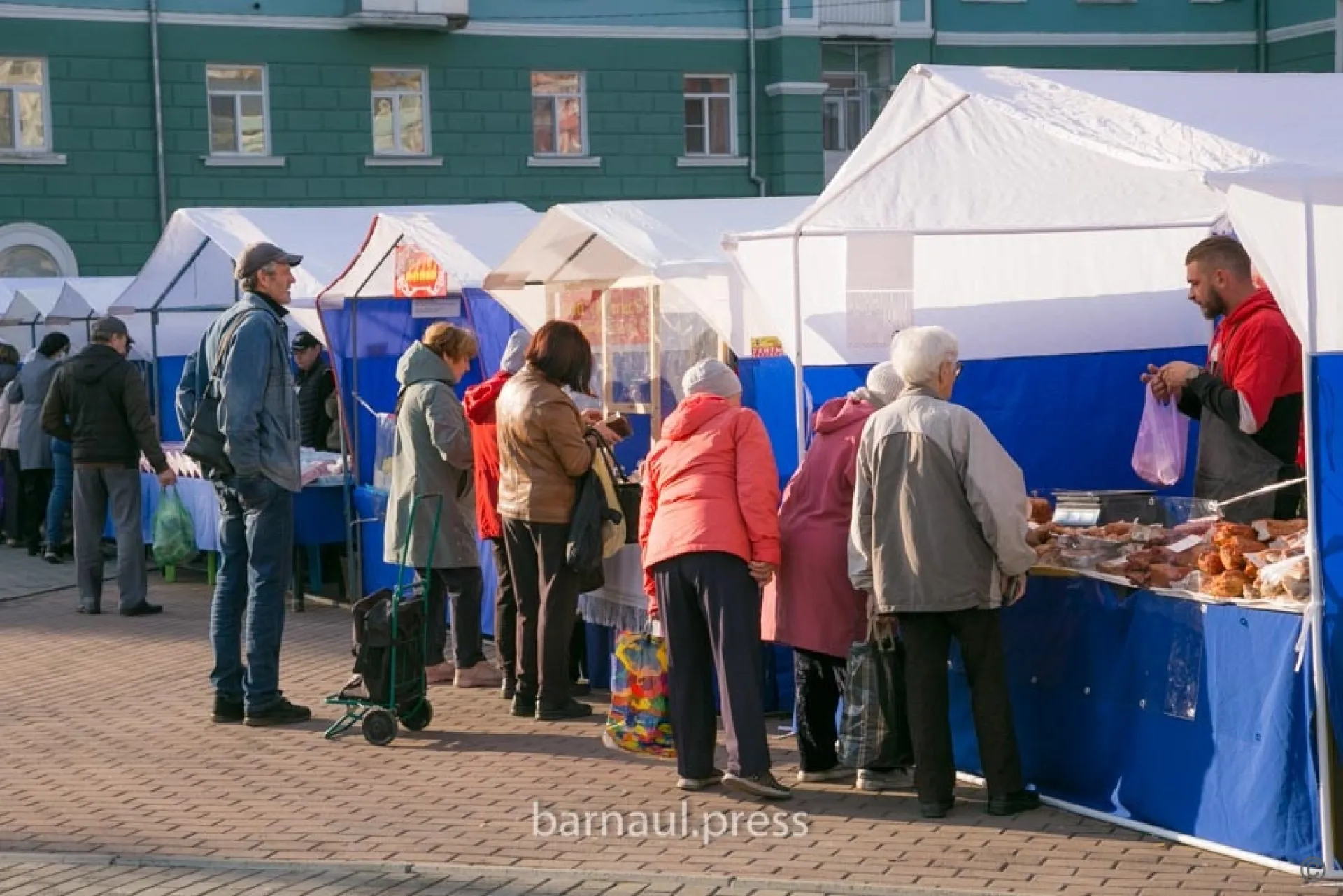 Стало известно, когда проведут первую в году продуктовую ярмарку в Барнауле
