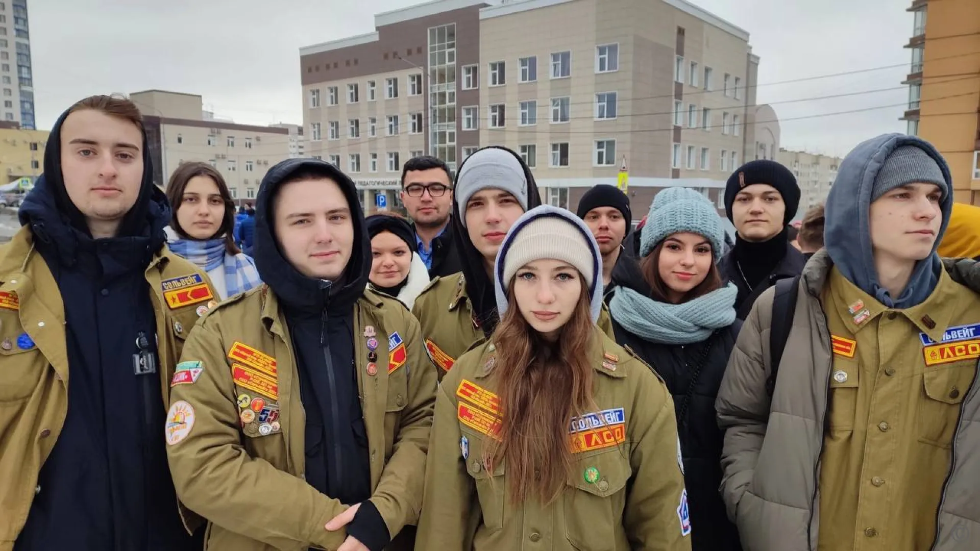 В Алтайском государственном медицинском университете прошёл митинг-концерт в поддержку СВО В Алтайском государственном медицинском университете прошёл митинг-концерт в поддержку СВО