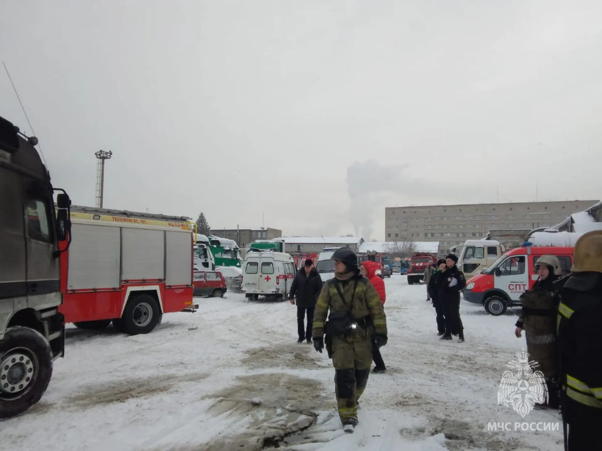 В Барнауле из-за пожара в гараже пострадал мужчина В Барнауле из-за пожара в гараже пострадал мужчина