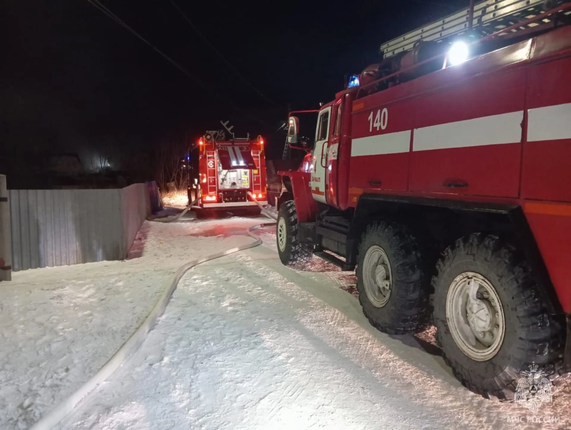 В Барнауле при пожаре в жилом доме спасли двоих детей В Барнауле при пожаре в жилом доме спасли двоих детей