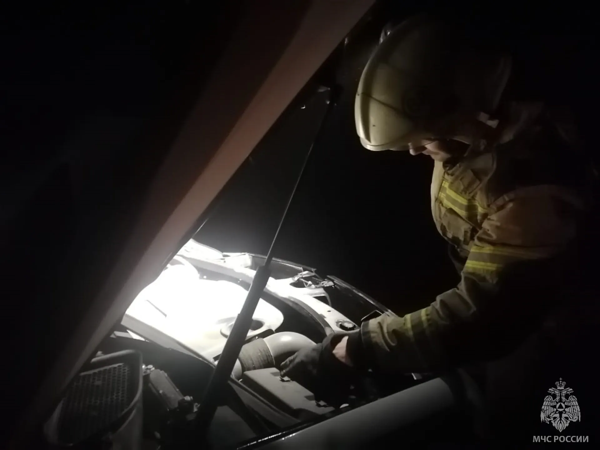 В Алтайском крае сотрудники МЧС спасли людей, оказавшихся в талых водах
