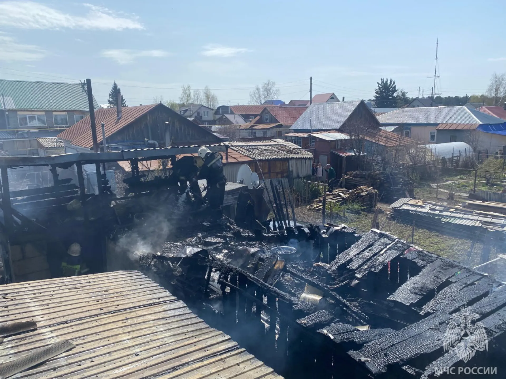 Житель Барнаула пострадал при пожаре в частном жилом доме Житель Барнаула пострадал при пожаре в частном жилом доме