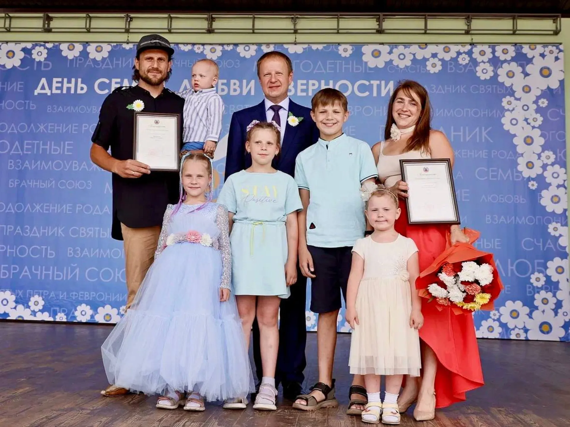 Несколько семей из Алтайского края получили ордена «Родительская слава»  