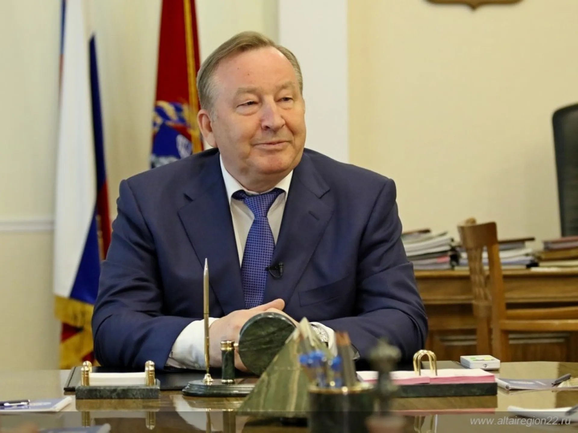 Экс-главе Алтайского края, сенатору Александру Карлину вручили награду за развитие парламентаризма Экс-главе Алтайского края, сенатору Александру Карлину вручили награду за развитие парламентаризма