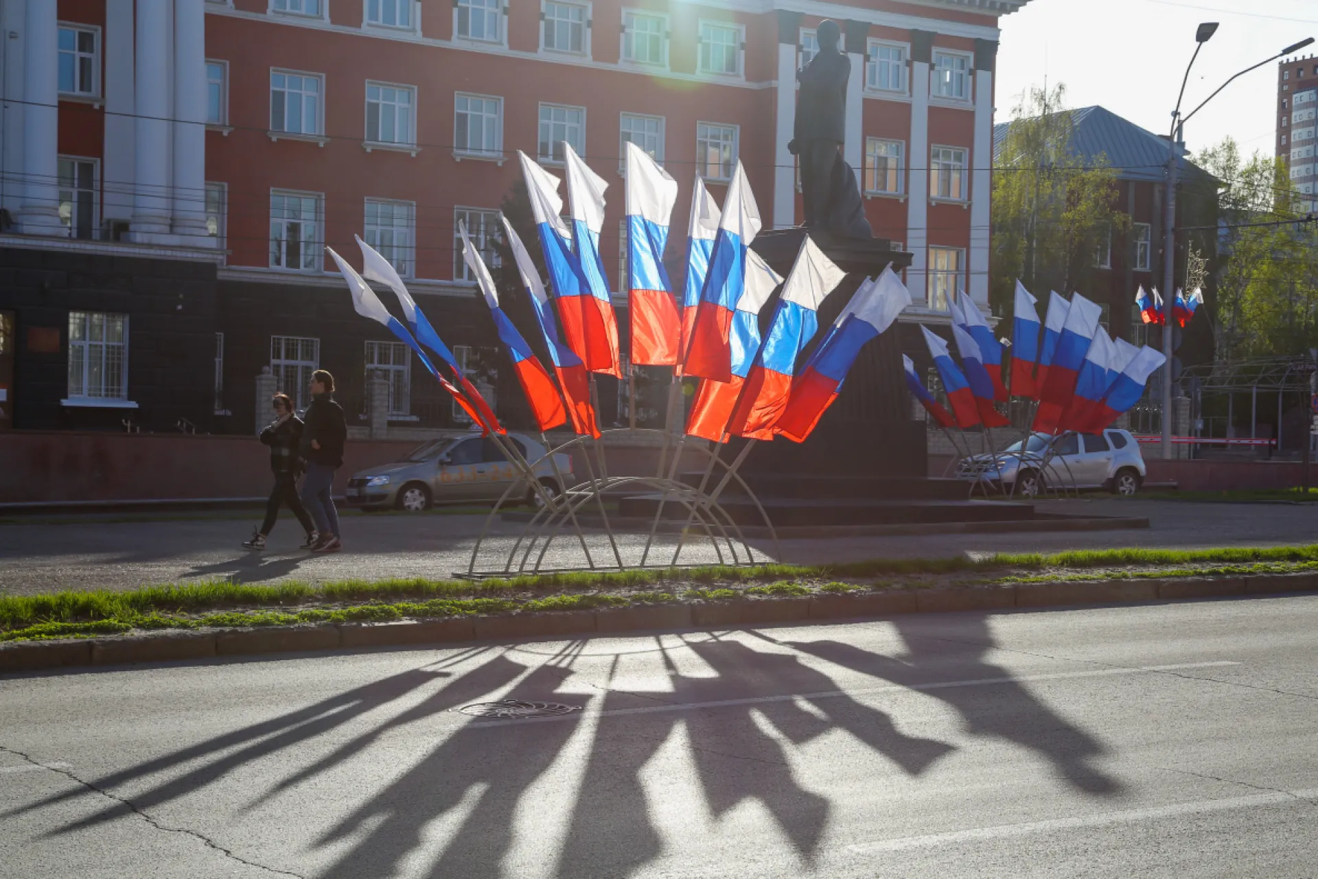 Флаги и праздничные баннеры появятся в Барнауле в честь Дня Победы